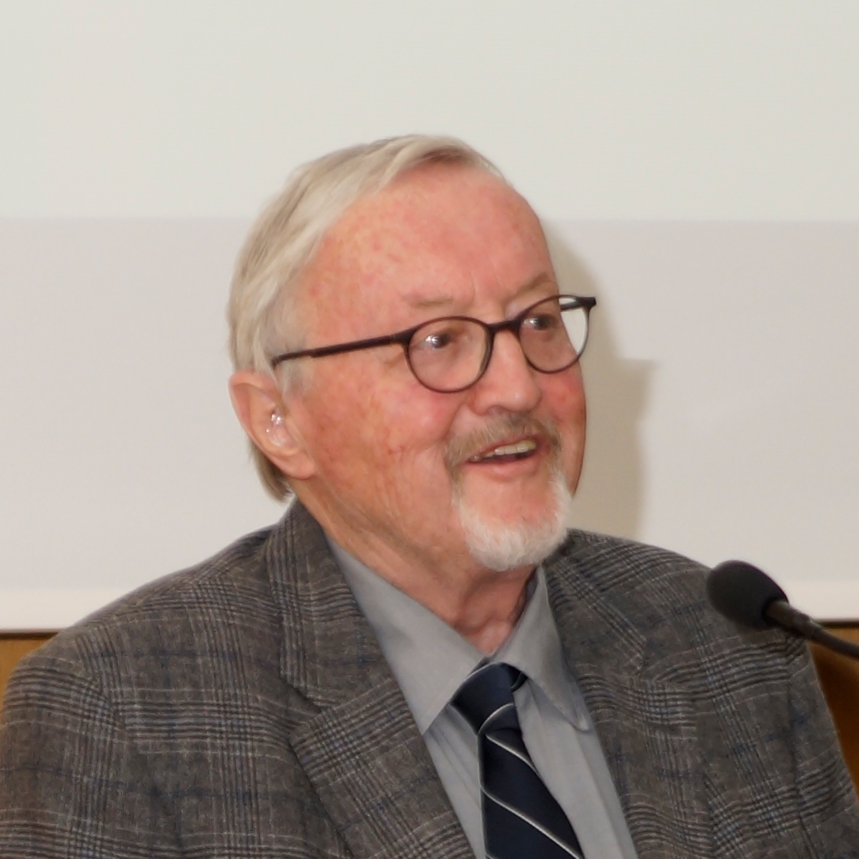 Univ.-Prof. Dr. Roland Traunmüller